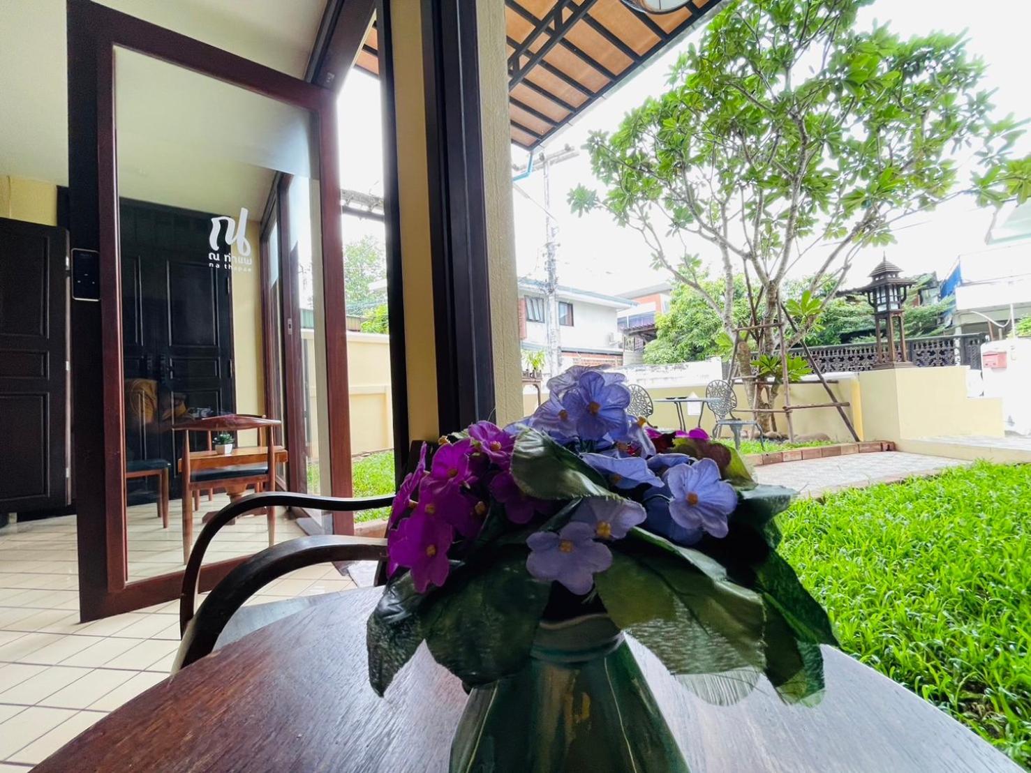 Na Thapae Chiangmai Hotel Chiang Mai Bagian luar foto